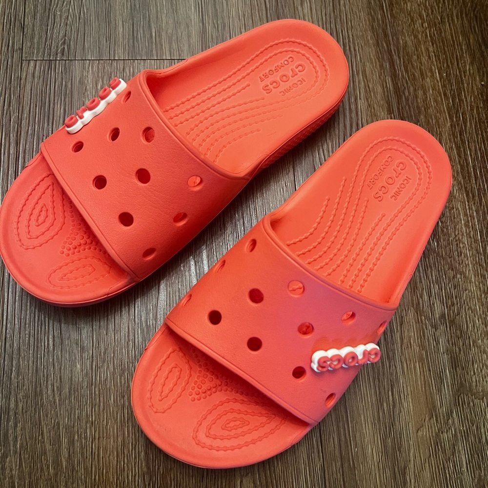 CROCS women’s Vibrant Red Slide Sandals